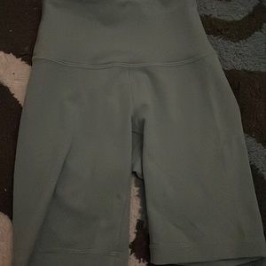 Lululemon Wunder Train HR Short 8” Contour Fit, Color MYGD, Size 2, Discontinued